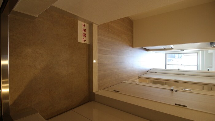 物件内観写真17　(玄関)