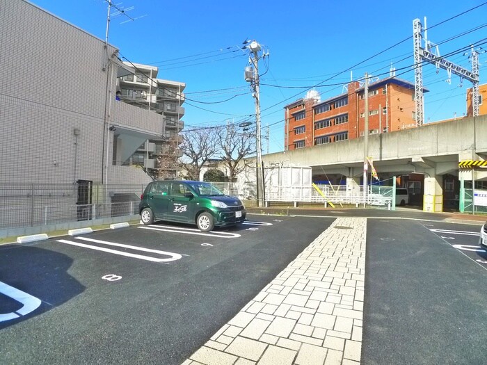 物件外観写真5　(駐車場)