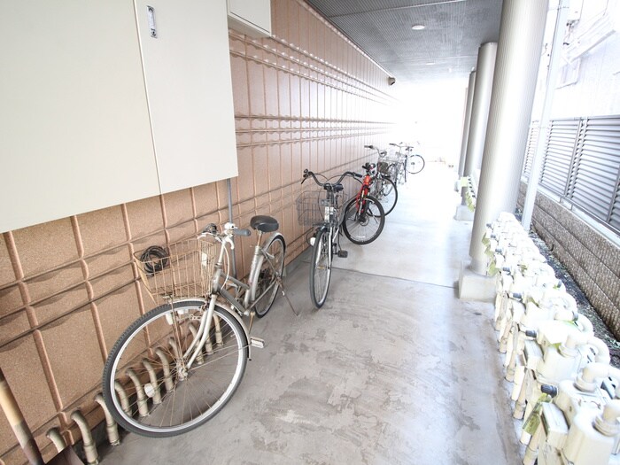 物件外観写真5　(駐輪場)