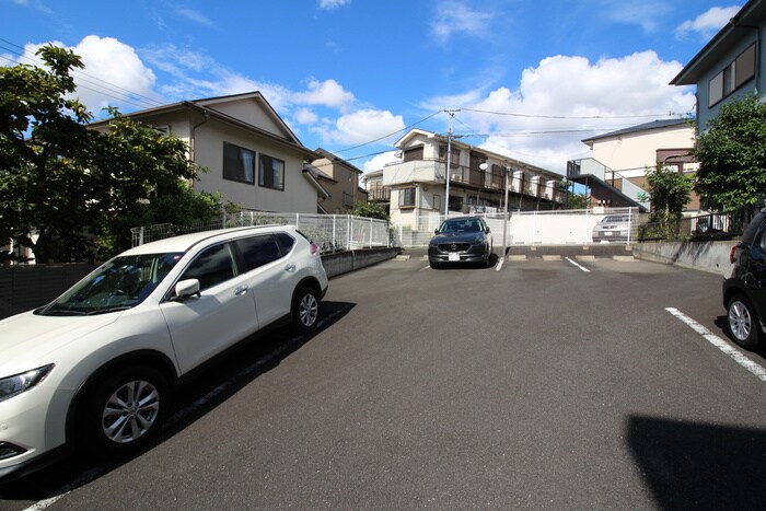 物件外観写真4　(駐車場)