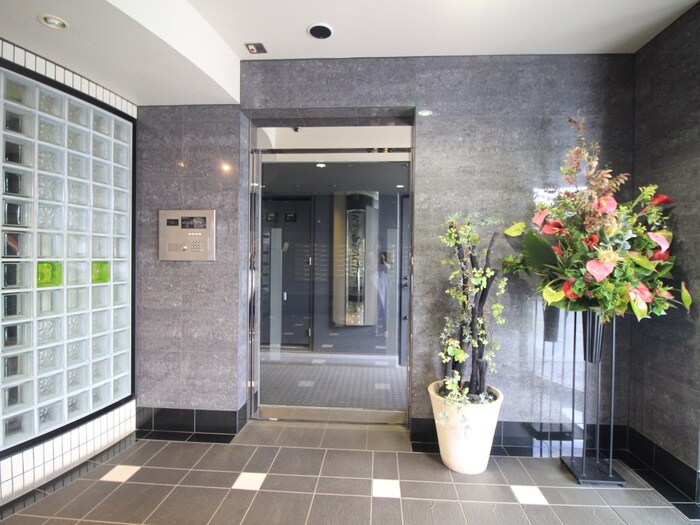 物件外観写真5　(エントランス部分)