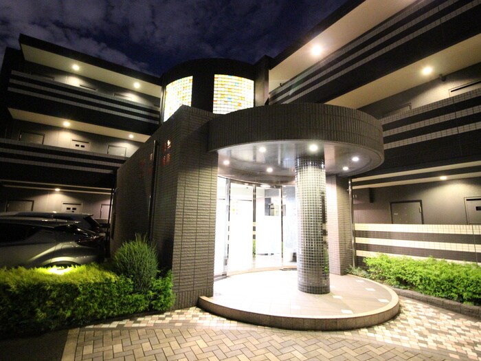 物件外観写真6　(エントランス部分)