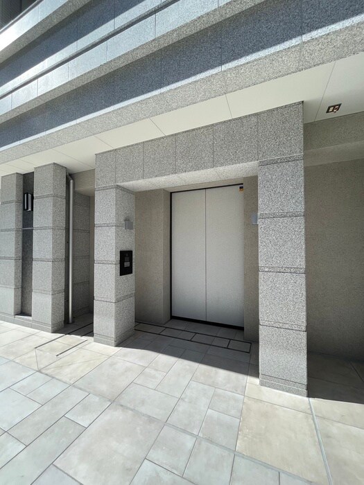 物件外観写真5　(エントランス部分)