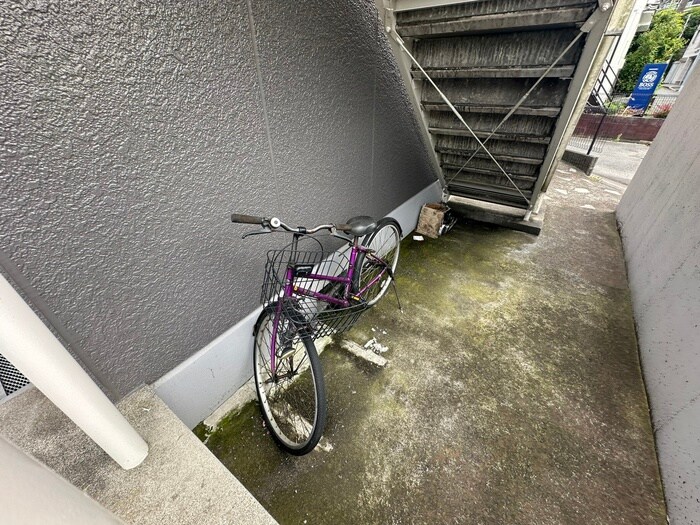 物件外観写真4　(駐輪場)