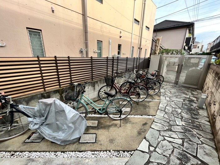 物件外観写真3　(駐輪場)