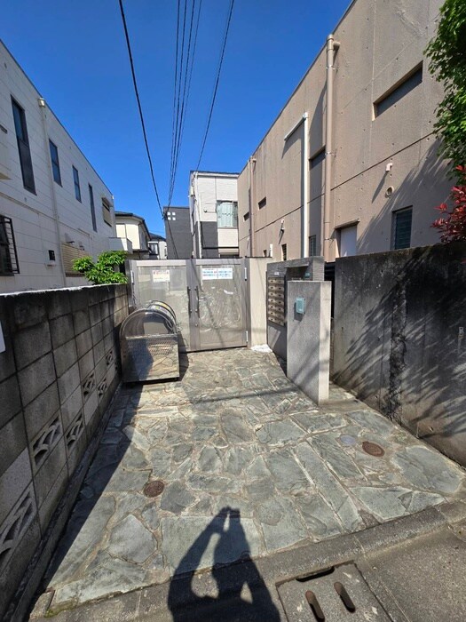 物件外観写真5　(エントランス部分)