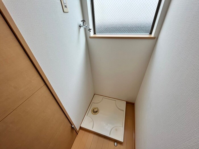 物件内観写真15　(洗濯機置場)