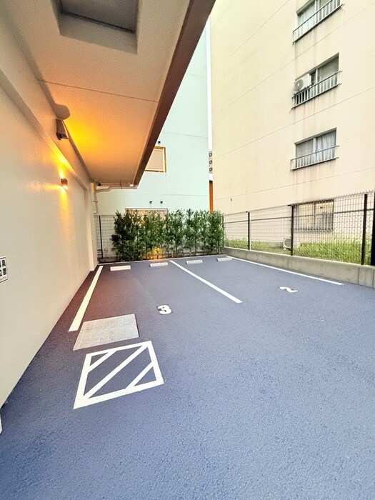 物件外観写真5　(駐車場)