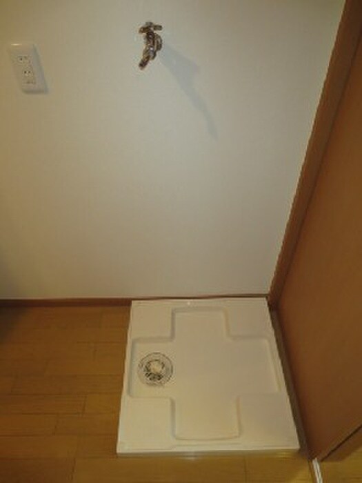 物件内観写真9　(洗濯機置場)