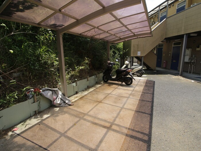 物件外観写真5　(駐輪場)