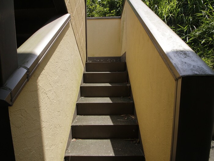 物件外観写真6　(エントランス部分)