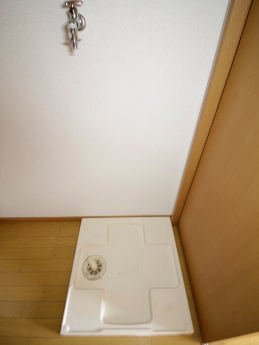 物件内観写真10　(洗濯機置場)