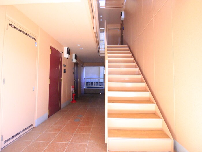 物件外観写真5　(エントランス部分)