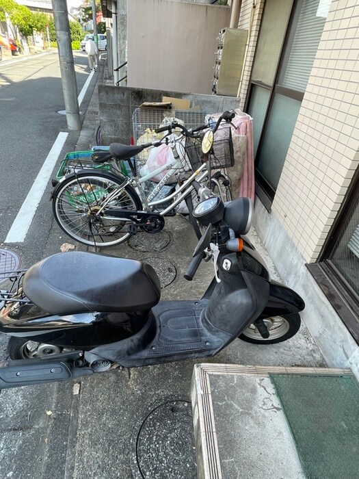 物件外観写真4　(駐輪場)