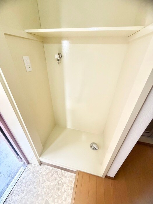 物件内観写真12　(洗濯機置場)