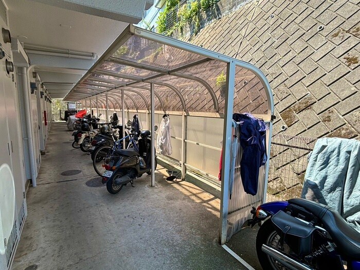 物件外観写真3　(駐輪場)