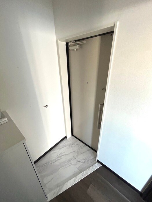 物件内観写真16　(玄関)