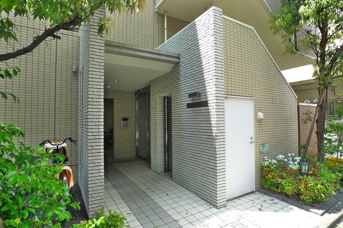 物件外観写真3　(エントランス部分)