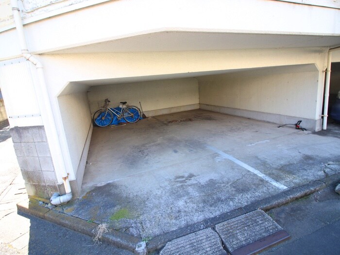 物件外観写真5　(駐車場)