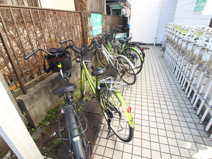物件外観写真6　(駐輪場)