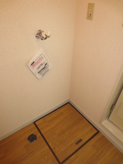 物件内観写真12　(洗濯機置場)