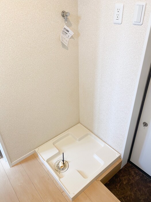 物件内観写真12　(洗濯機置場)