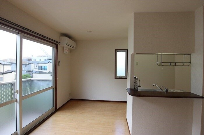 物件内観写真8　(室内からの展望)