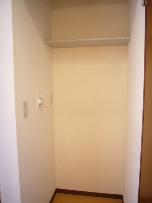 物件内観写真11　(洗濯機置場)