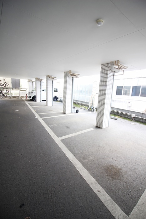 物件外観写真3　(駐車場)