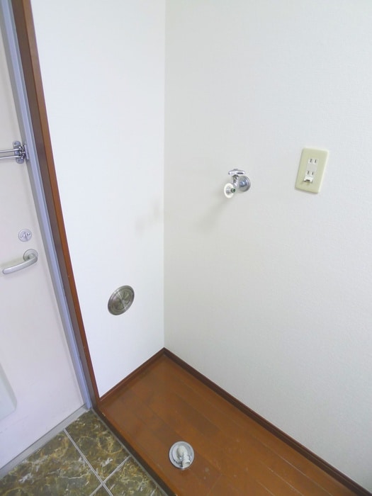 物件内観写真17　(洗濯機置場)