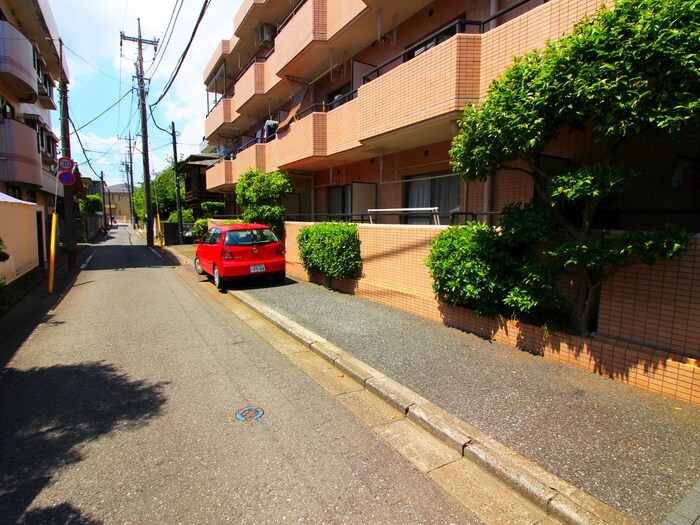 物件外観写真4　(駐車場)