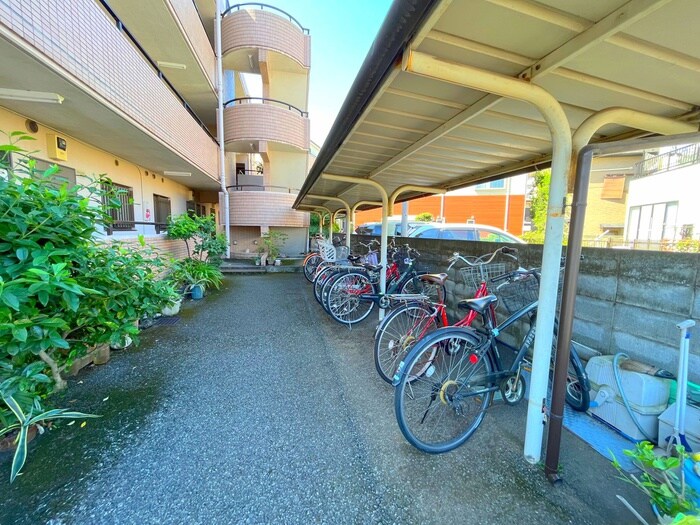 物件外観写真6　(駐輪場)