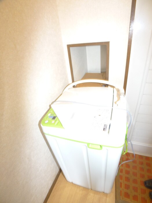 物件内観写真6　(洗濯機置場)