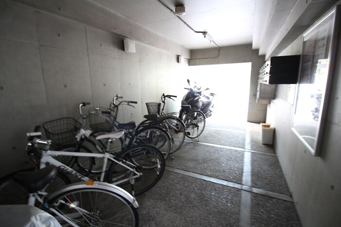 物件外観写真5　(駐輪場)