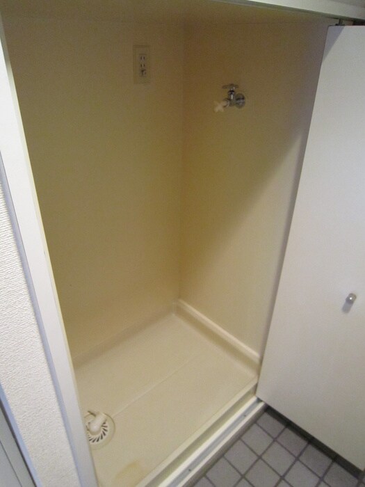物件内観写真14　(洗濯機置場)