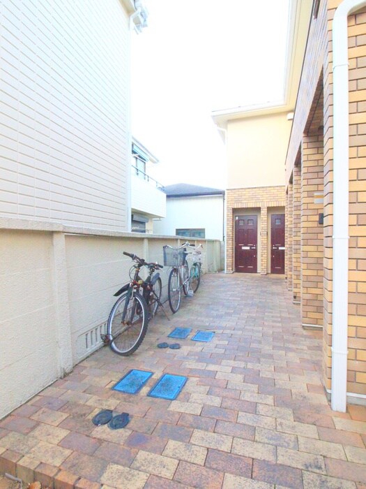 物件外観写真4　(駐輪場)