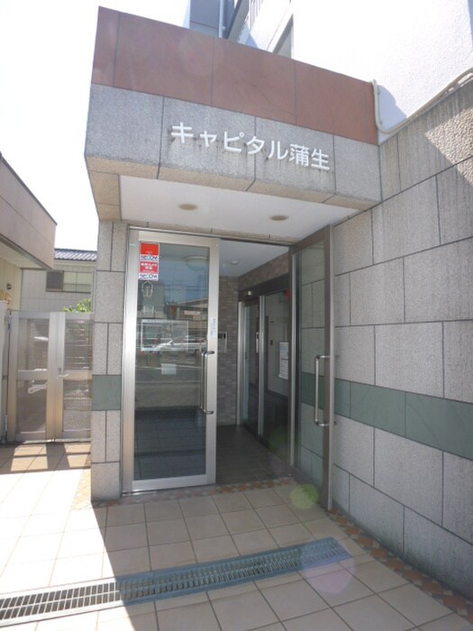 物件外観写真2　(エントランス部分)