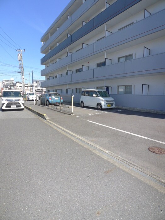 物件外観写真5　(駐車場)