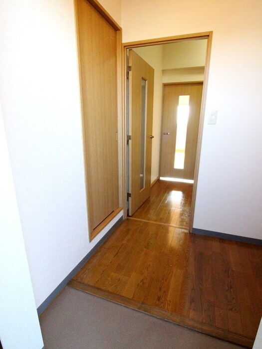 物件内観写真18　(玄関)