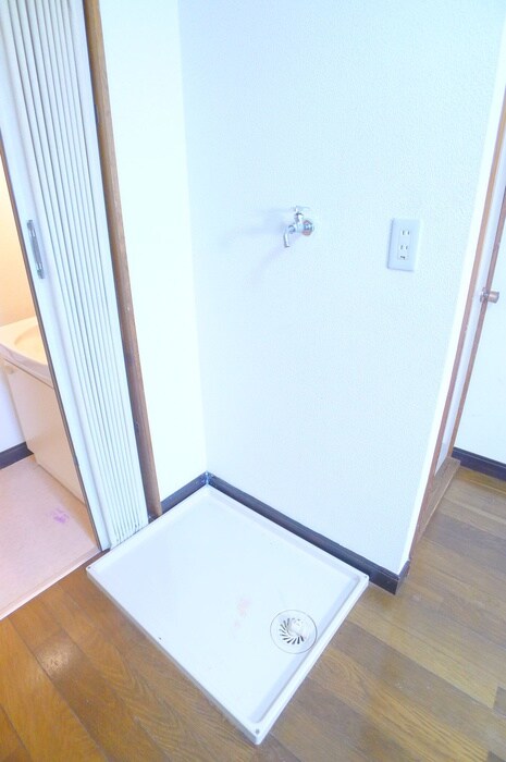 物件内観写真12　(洗濯機置場)