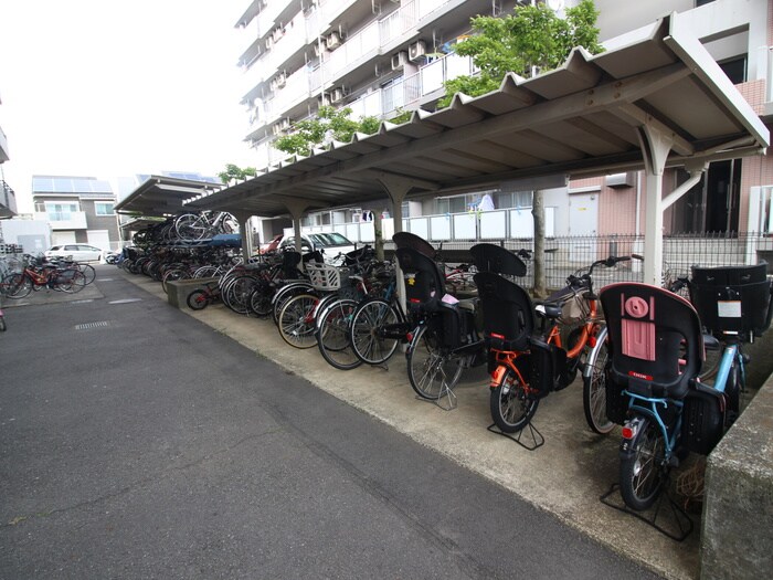 物件外観写真6　(駐輪場)