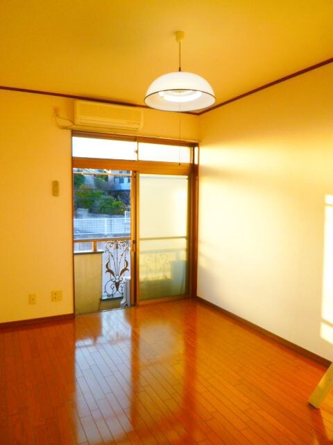 物件内観写真5　(室内からの展望)