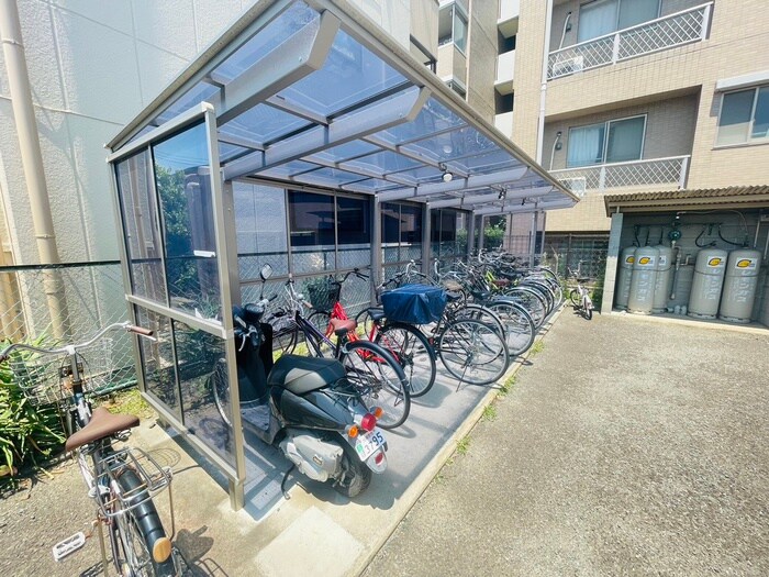 物件外観写真4　(駐輪場)