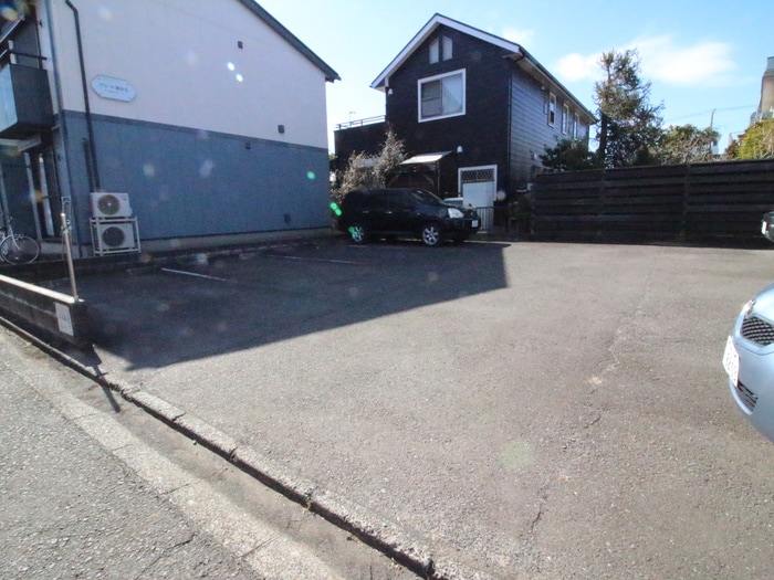 物件外観写真3　(駐車場)