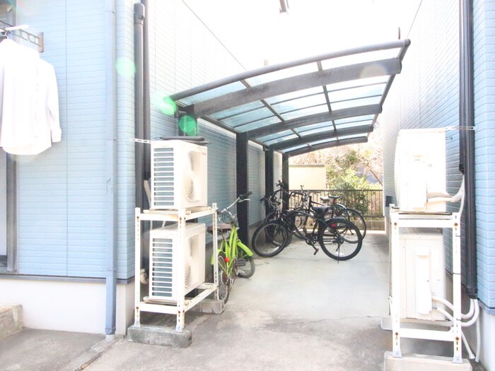 物件外観写真4　(駐輪場)
