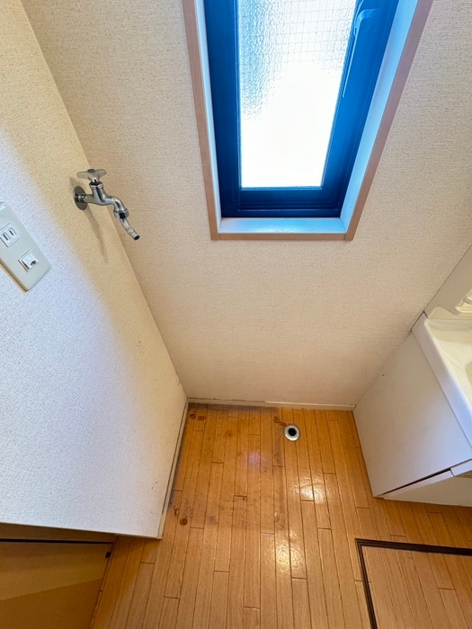 物件内観写真11　(洗濯機置場)