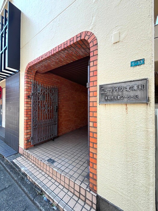 物件外観写真3　(エントランス部分)