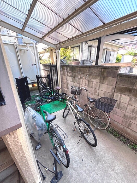 物件外観写真4　(駐輪場)