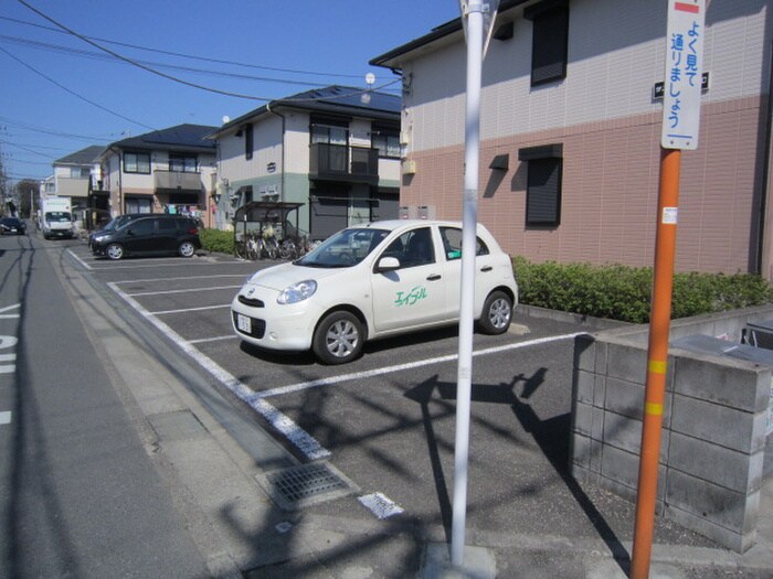 物件外観写真3　(駐車場)