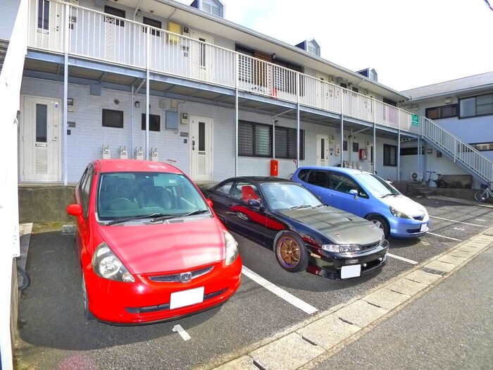 物件外観写真3　(駐車場)